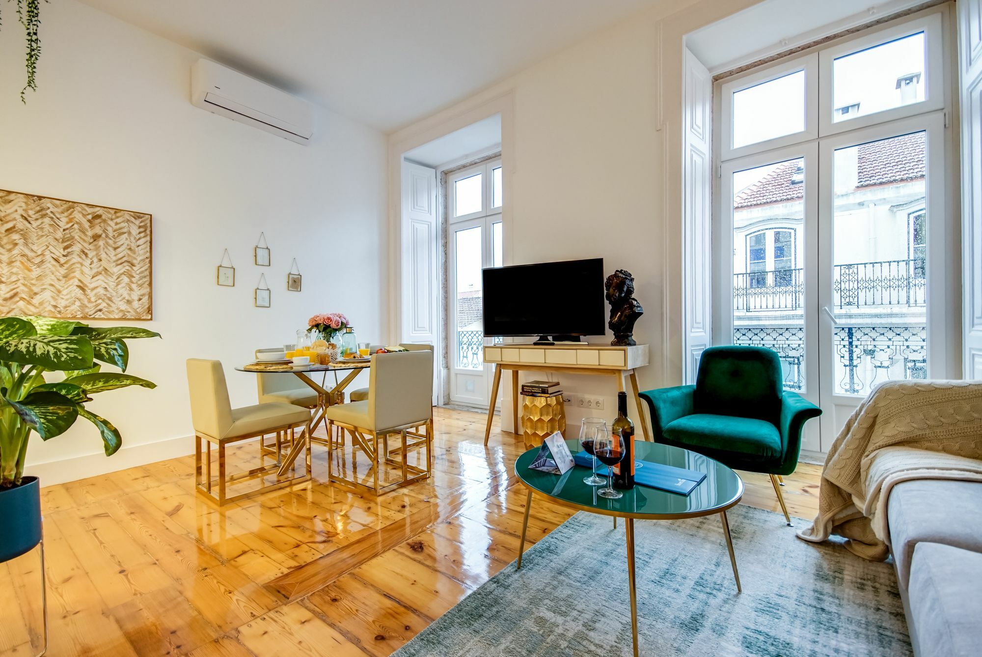 Sweet Inn Apartment - Chiado Luxury Lisbon Bagian luar foto