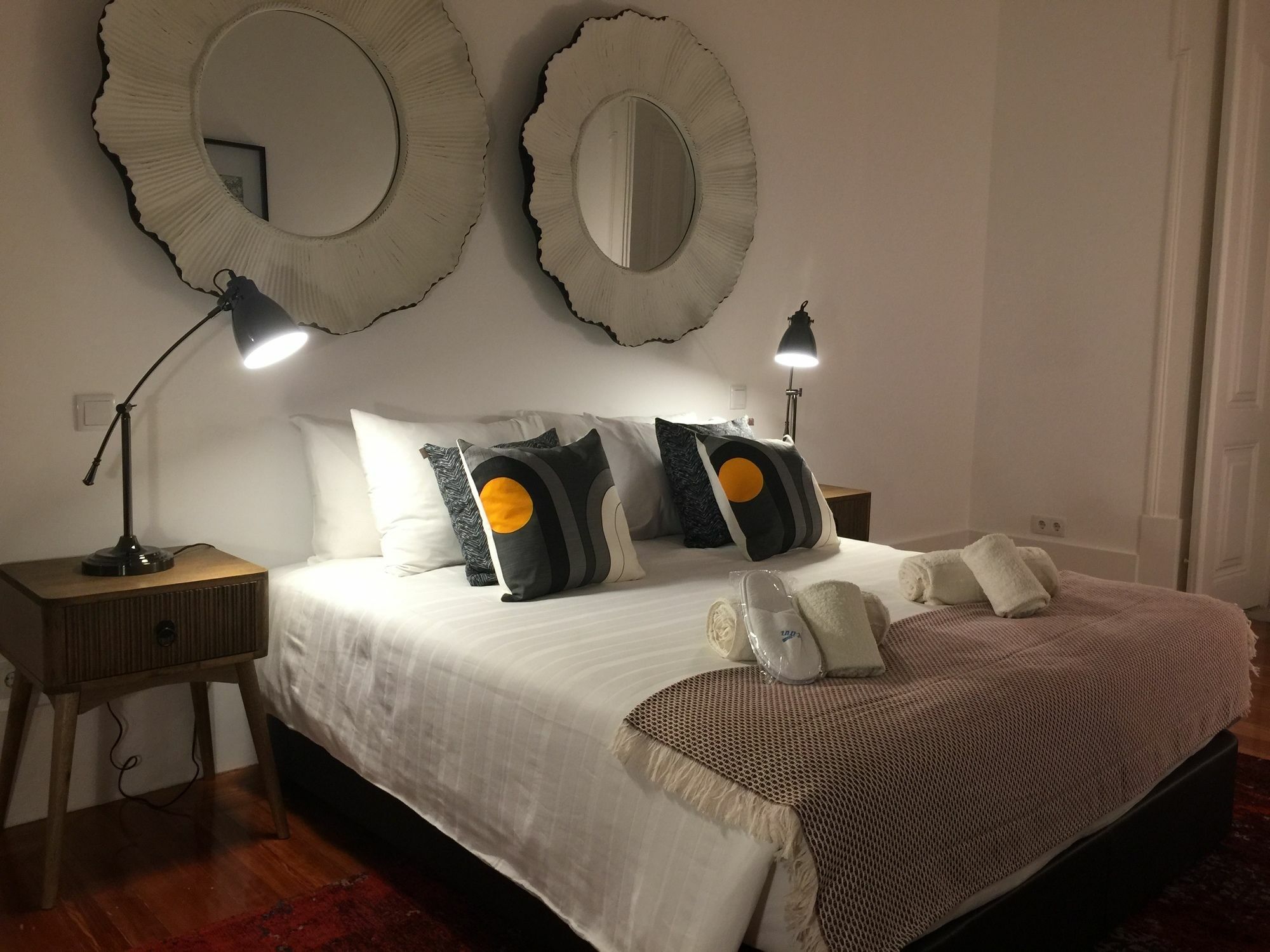 Sweet Inn Apartment - Chiado Luxury Lisbon Bagian luar foto